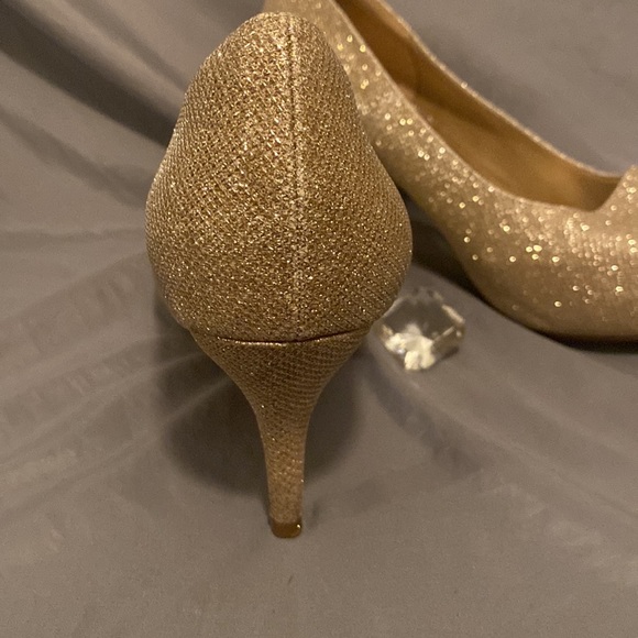 Dream Pairs Heels - Picture 4 of 7